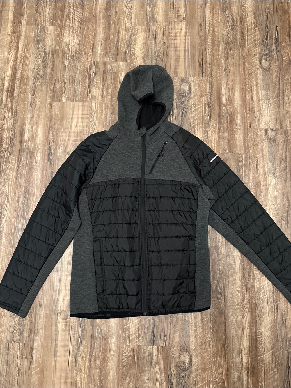 Avalanche Men's Hooded Puffer Jacket in Charcoal and Black